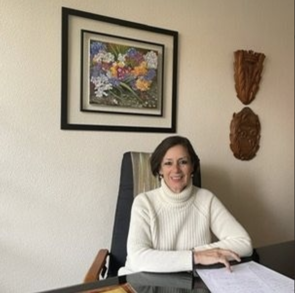 María José Campos, psicóloga clínica en su consulta de Badajoz ofreciendo terapia cognitivo-conductual.